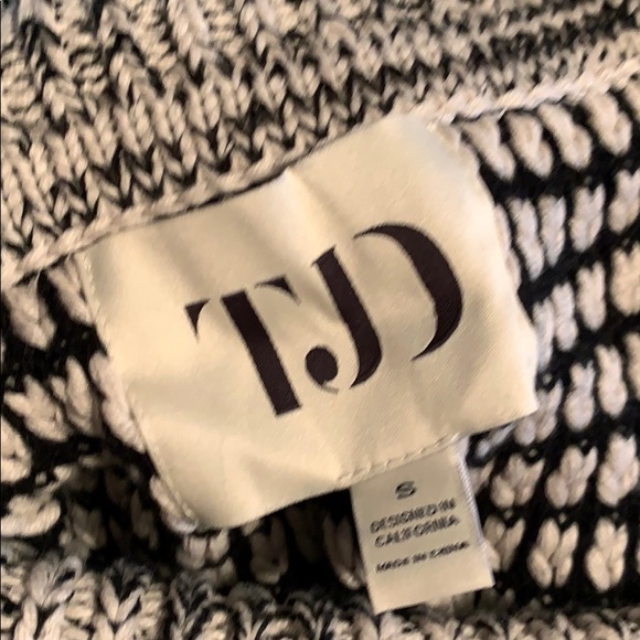 Sweater - Picture 4 of 4